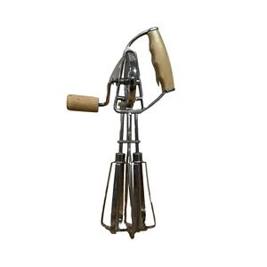 Vintage Ecko Maynard Hand Mixer Egg Beater White Handle USA works great